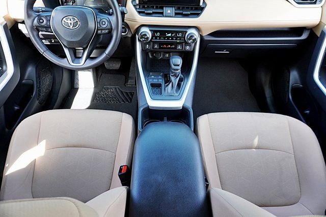 Used 2025 Toyota RAV4 XLE w/ Convenience Package FWD image 21