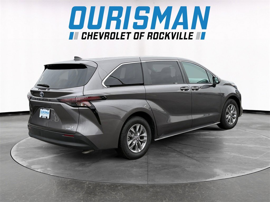 Used 2024 Toyota Sienna LE image 6