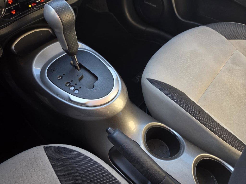 Used 2013 Nissan Juke SV FWD image 28