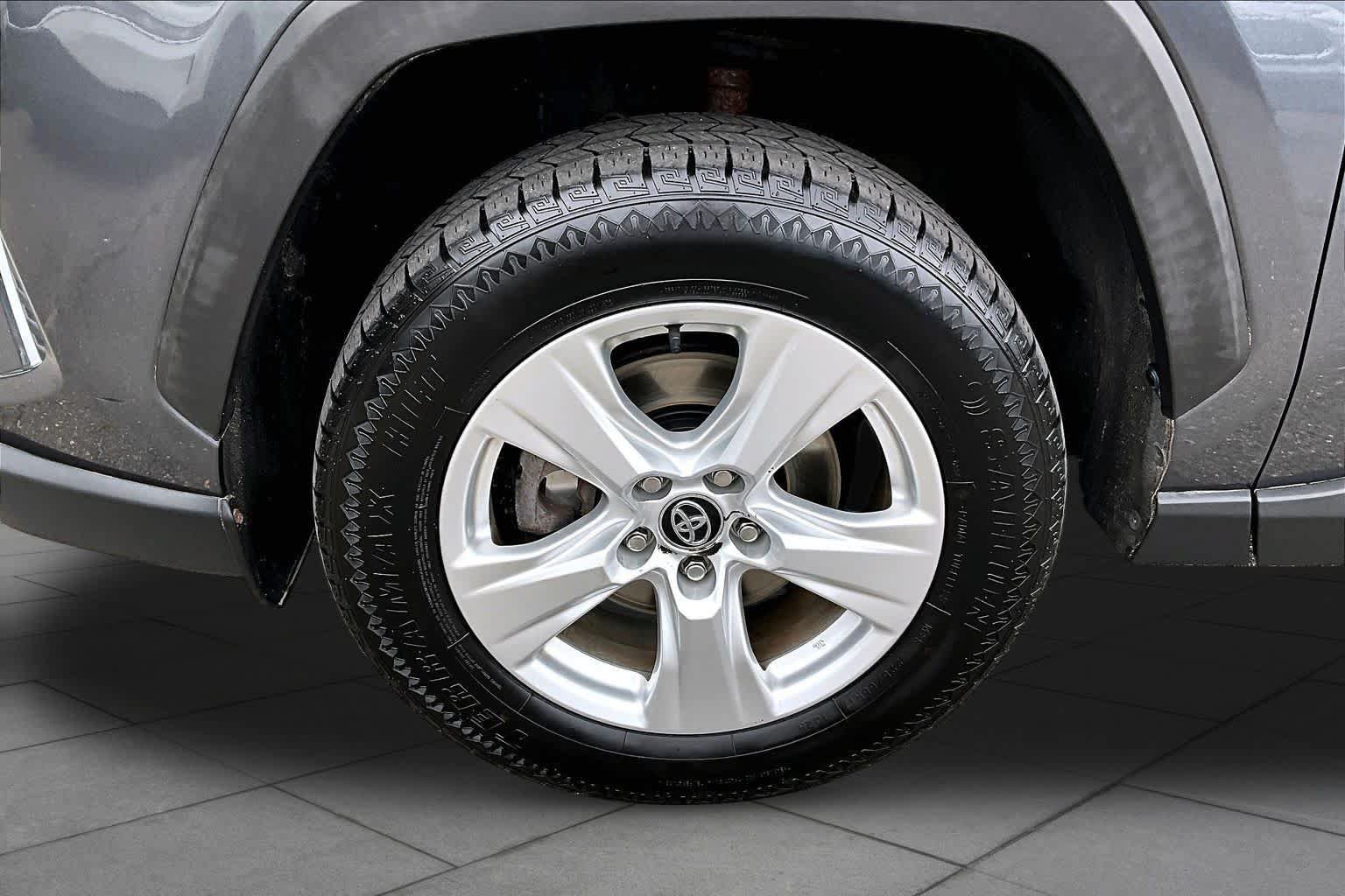 Certified 2021 Toyota RAV4 XLE w/ Convenience Package AWD/4WD image 11