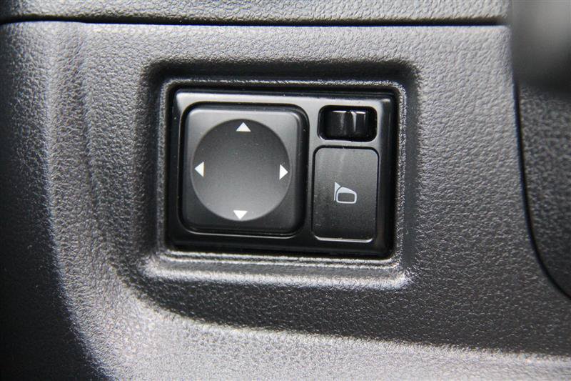 Used 2015 Nissan Versa SV FWD image 32