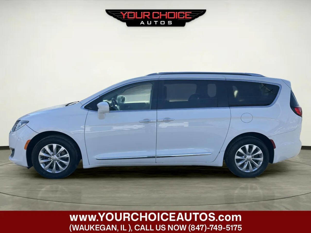 Used 2018 Chrysler Pacifica Touring-L image 2