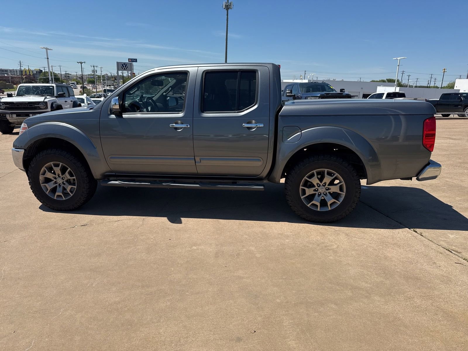 Used 2016 Nissan Frontier SL image 4
