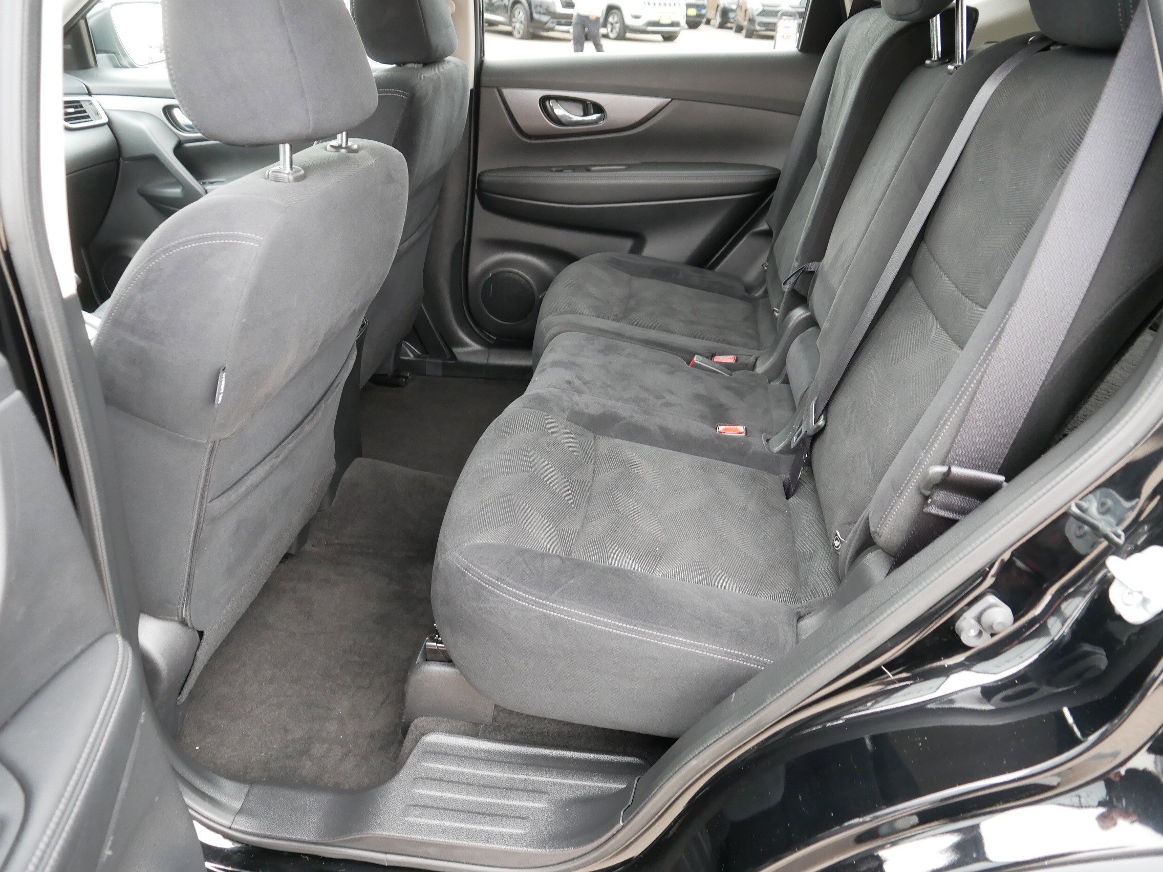 Used 2016 Nissan Rogue SV w/ SV Premium Package image 35