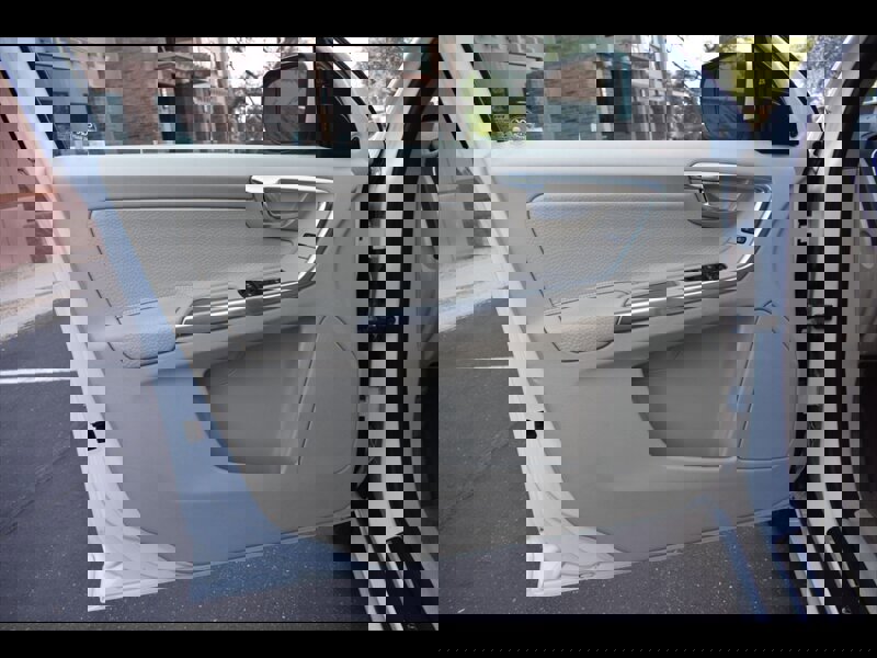 Used 2014 Volvo XC60 T6 image 16