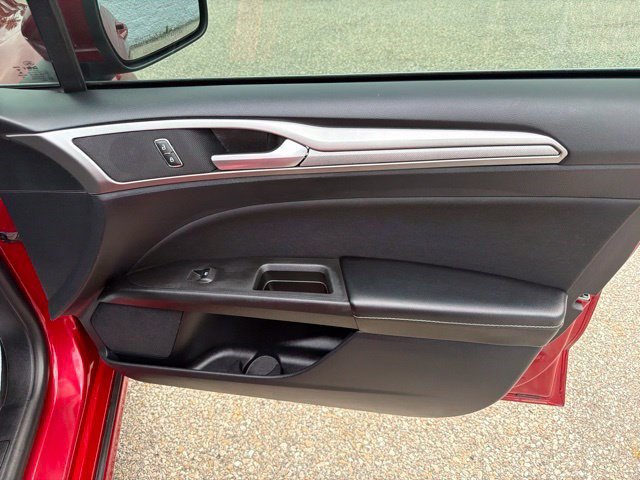 Used 2020 Ford Fusion SE AWD/4WD image 19