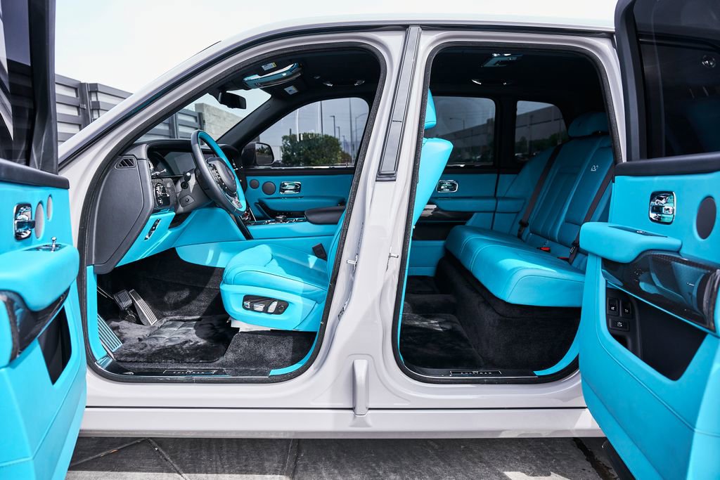 Used 2025 Rolls-Royce Cullinan Black Badge image 31