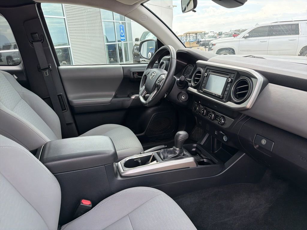Used 2019 Toyota Tacoma SR5 w/ SR5 Appearance Package (SM) image 21