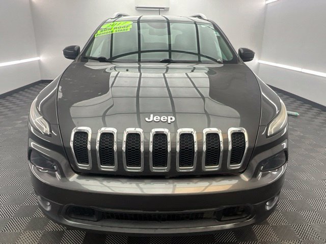 Used 2017 Jeep Cherokee Latitude w/ Comfort/Convenience Group AWD/4WD image 2