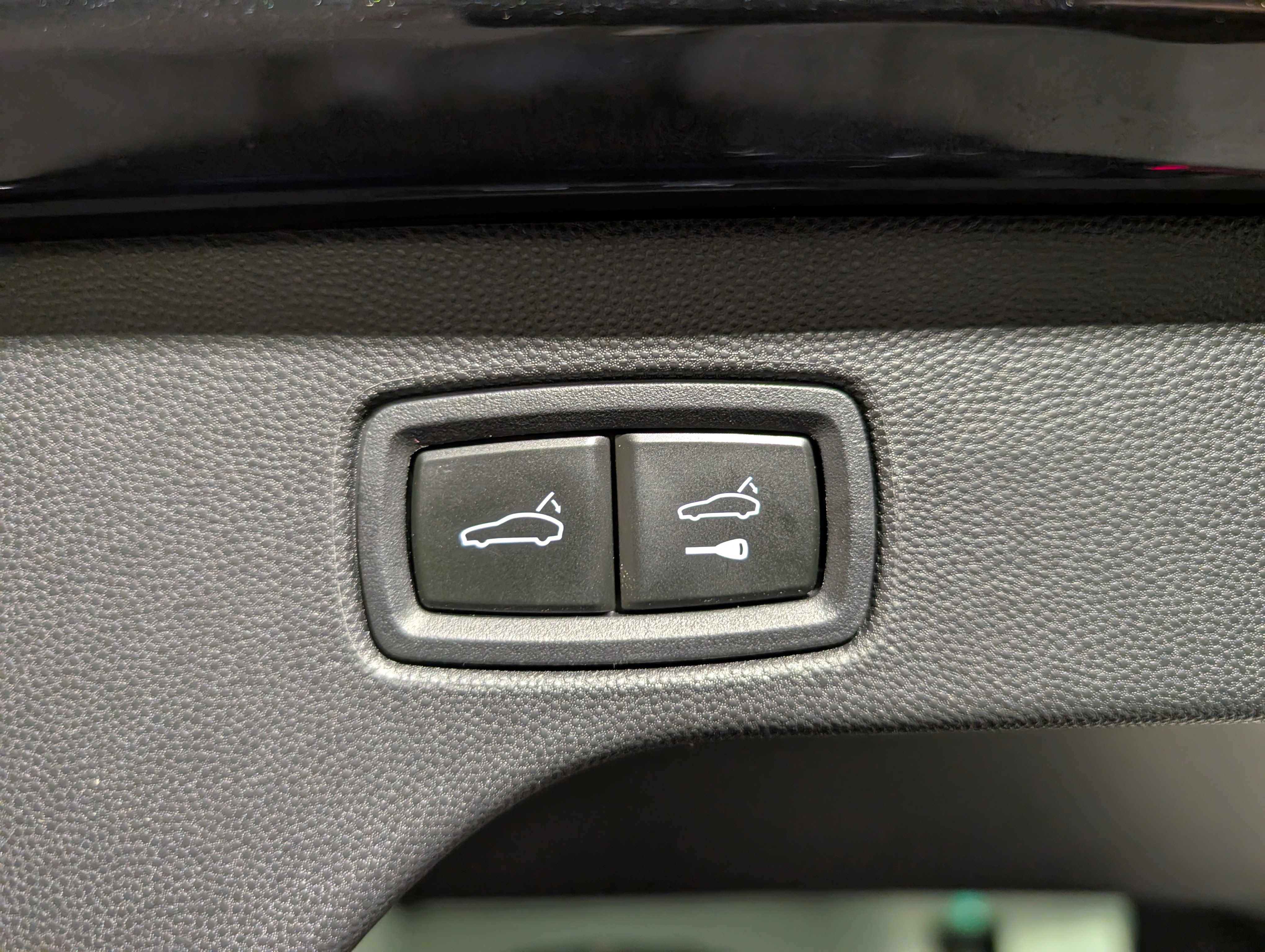 Certified 2025 Porsche Macan Electric image 23