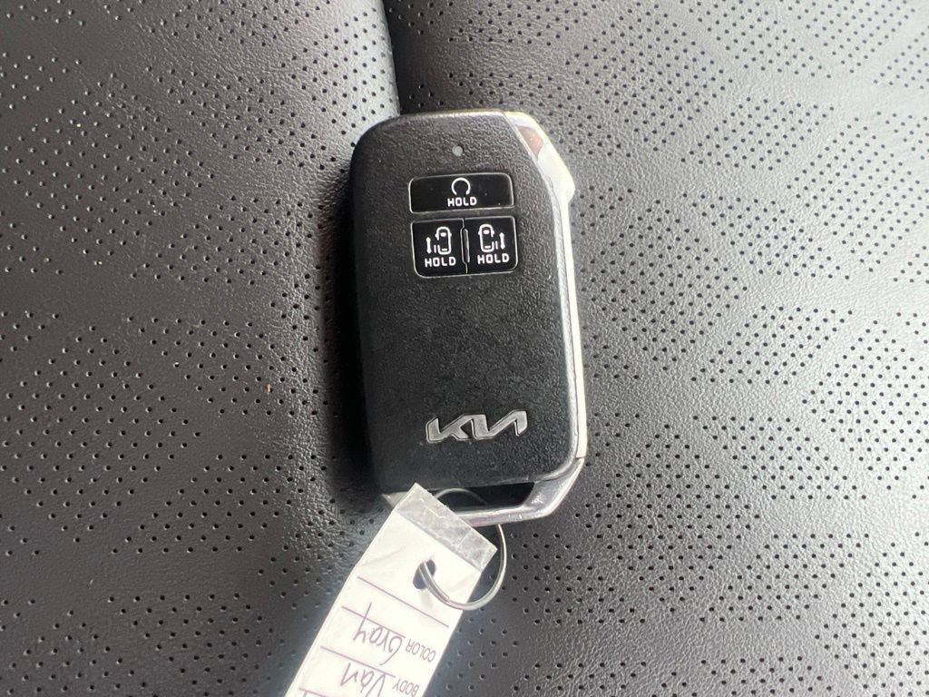 Certified 2022 Kia Carnival LX FWD image 23