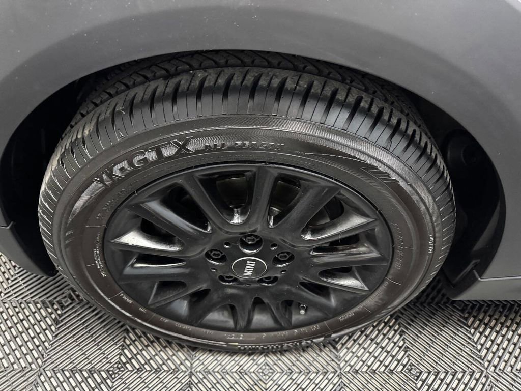 Used 2018 MINI Cooper 2-Door Hardtop w/ Signature Line Package image 21