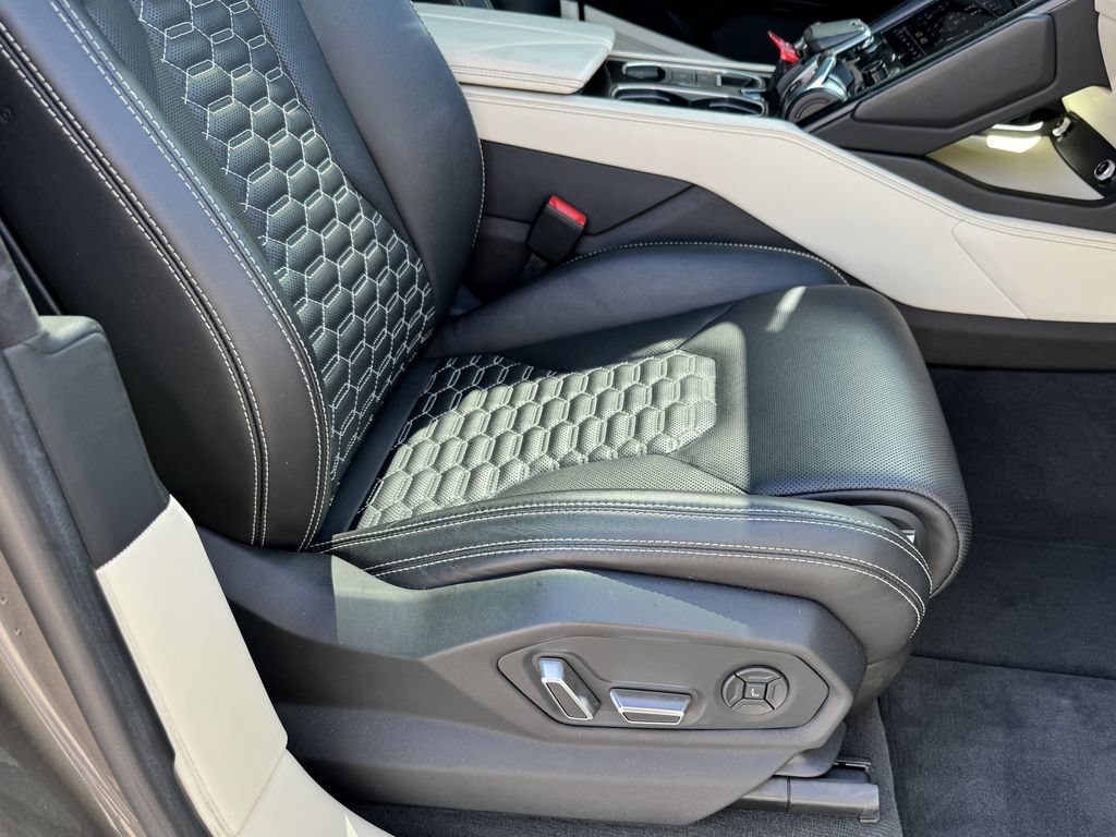 Used 2021 Lamborghini Urus AWD/4WD image 43