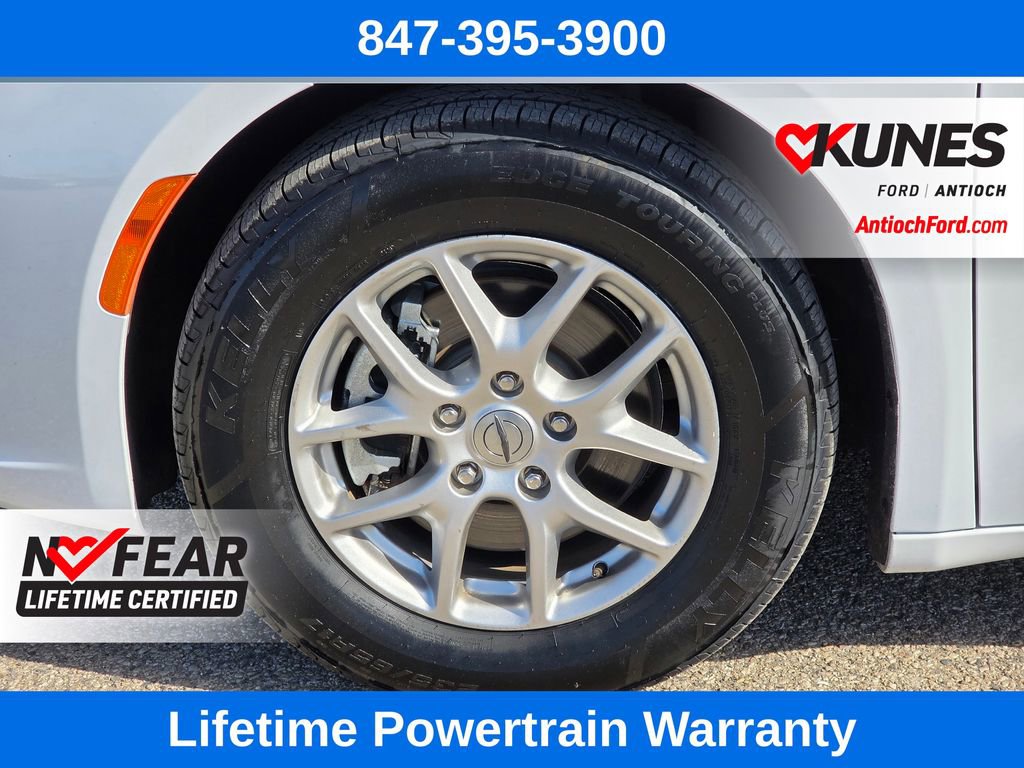 Used 2024 Chrysler Pacifica Touring-L FWD image 12