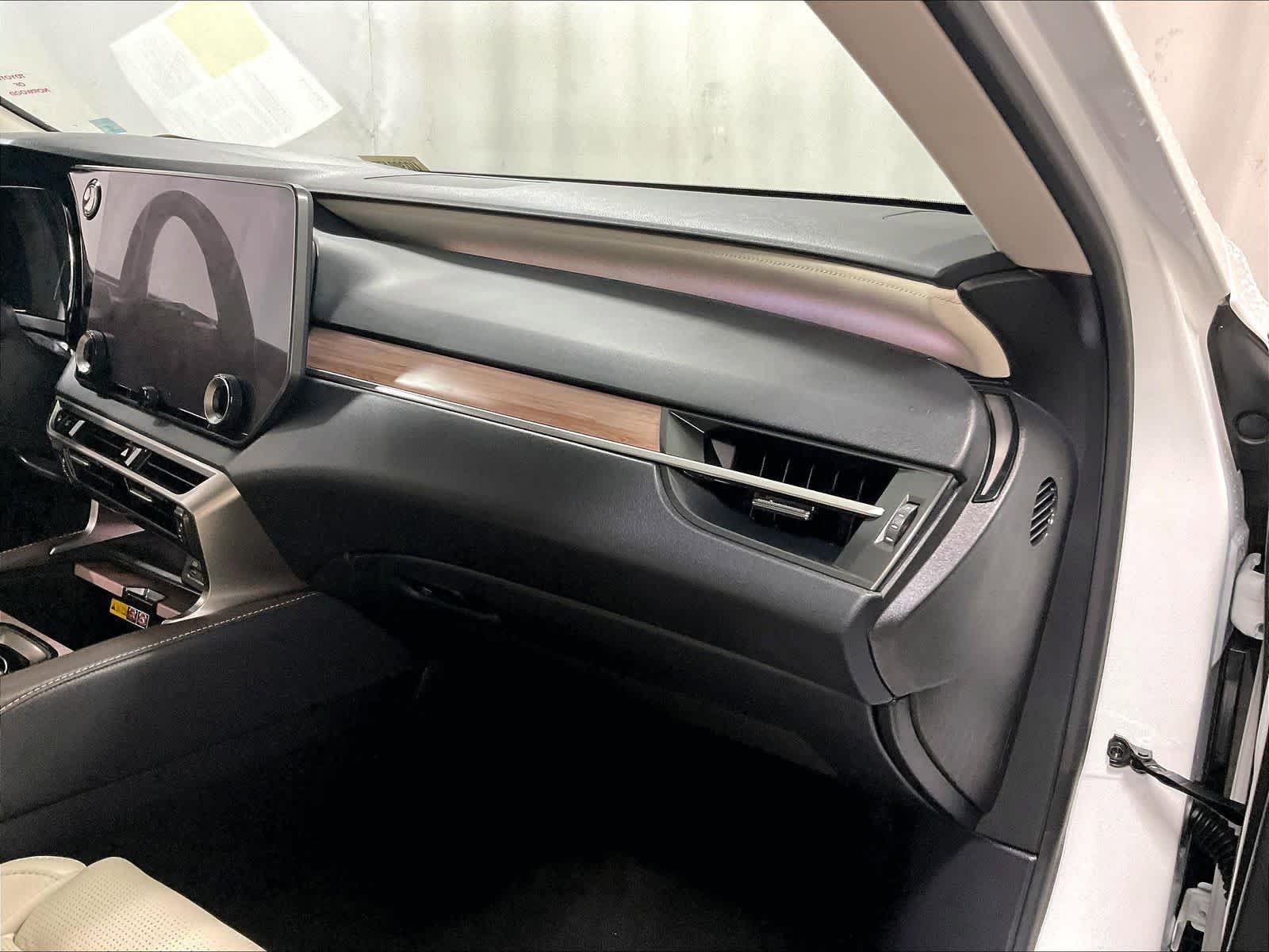 Used 2025 Lexus RX 450h Luxury w/ Convenience Package image 13