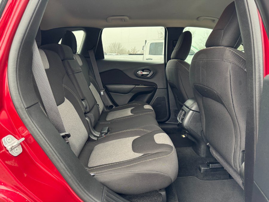 Used 2014 Jeep Cherokee Latitude FWD image 18