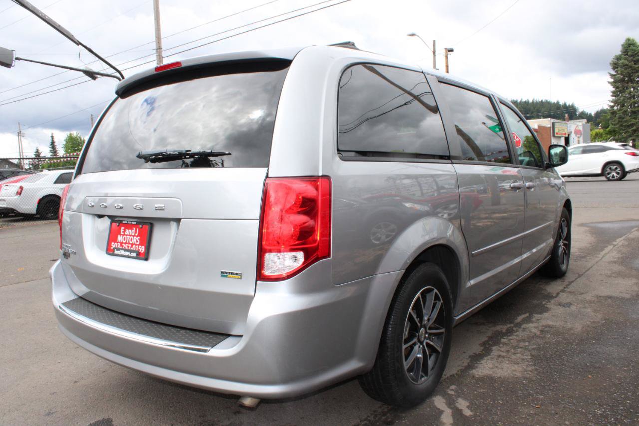 Used 2016 Dodge Grand Caravan R/T FWD image 6
