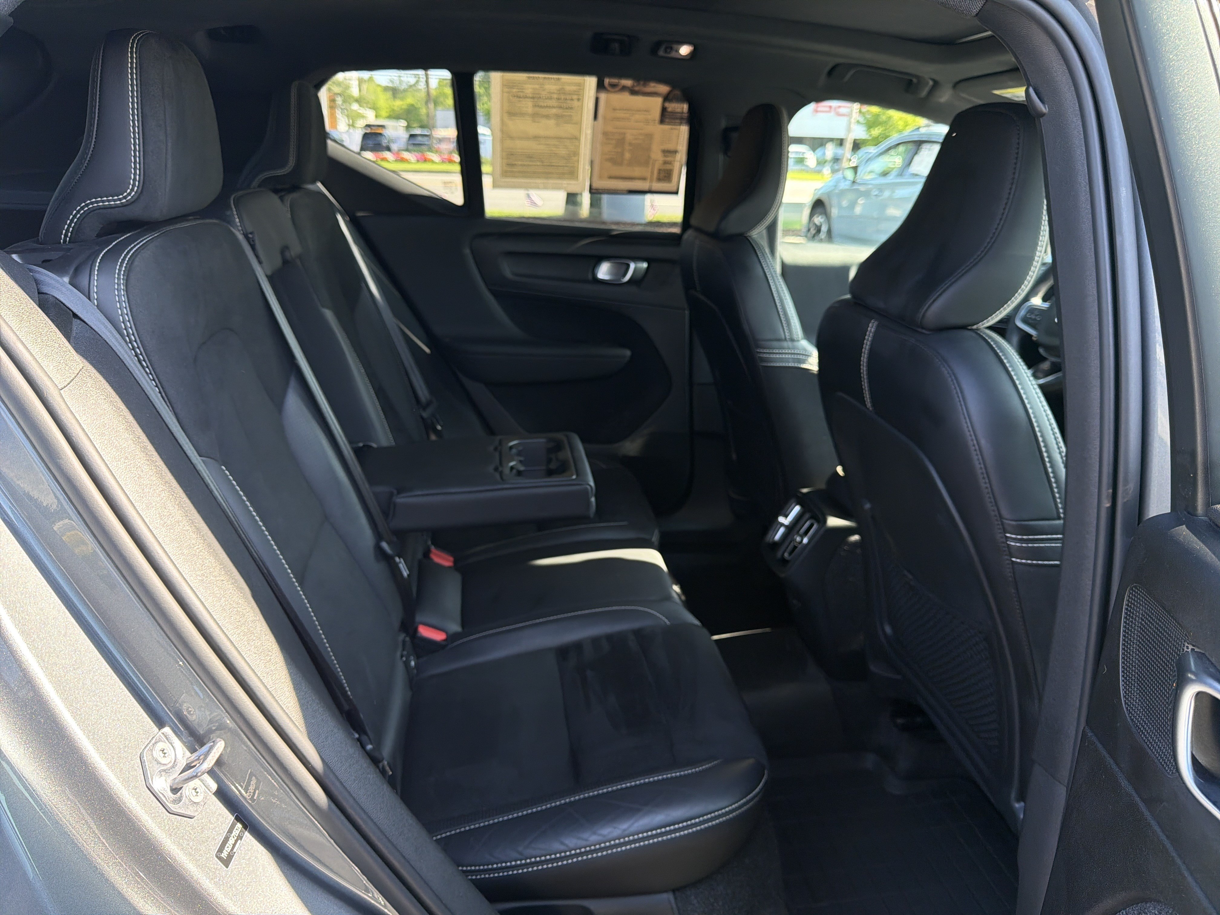Used 2019 Volvo XC40 T5 R-Design AWD/4WD image 33