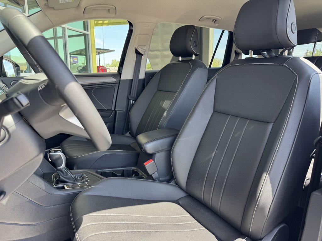 Used 2023 Volkswagen Tiguan SE image 33