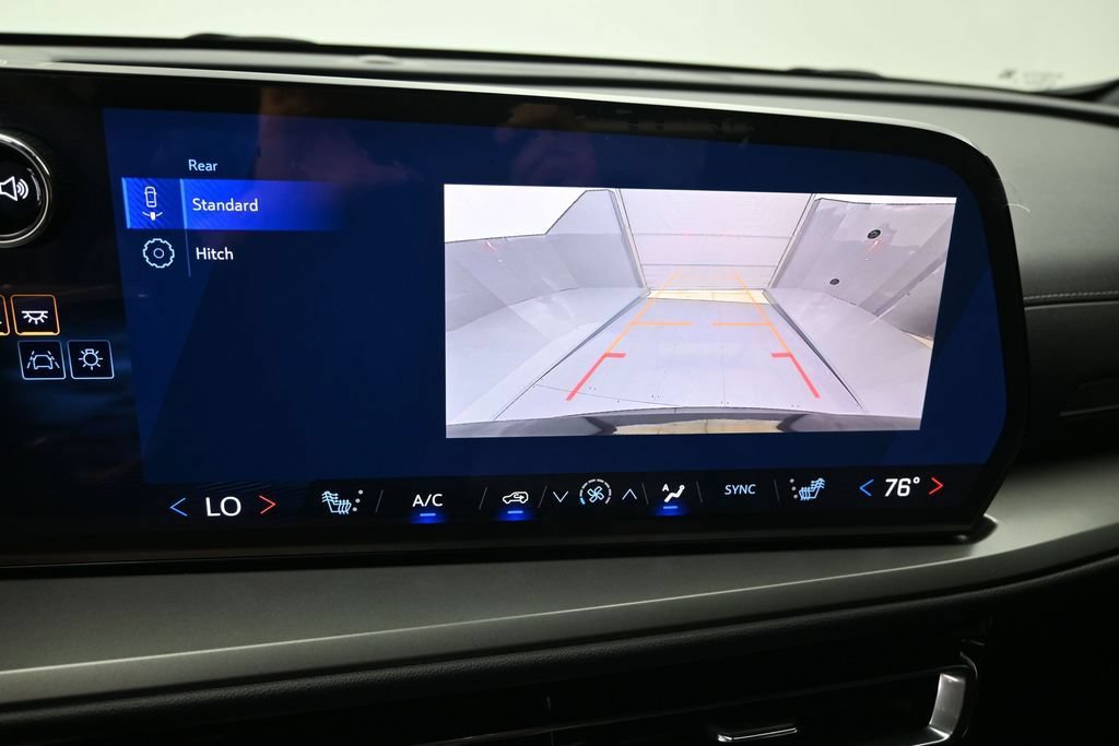 Used 2025 Chevrolet Traverse LT FWD image 10
