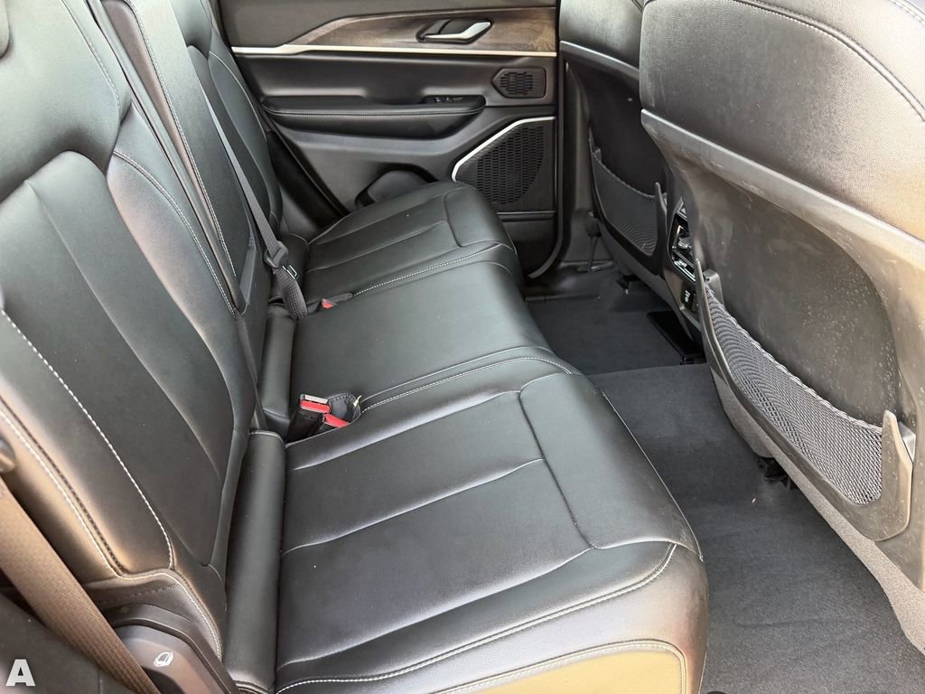 Certified 2023 Jeep Grand Cherokee Limited w/ Black Appearance Package AWD/4WD image 15