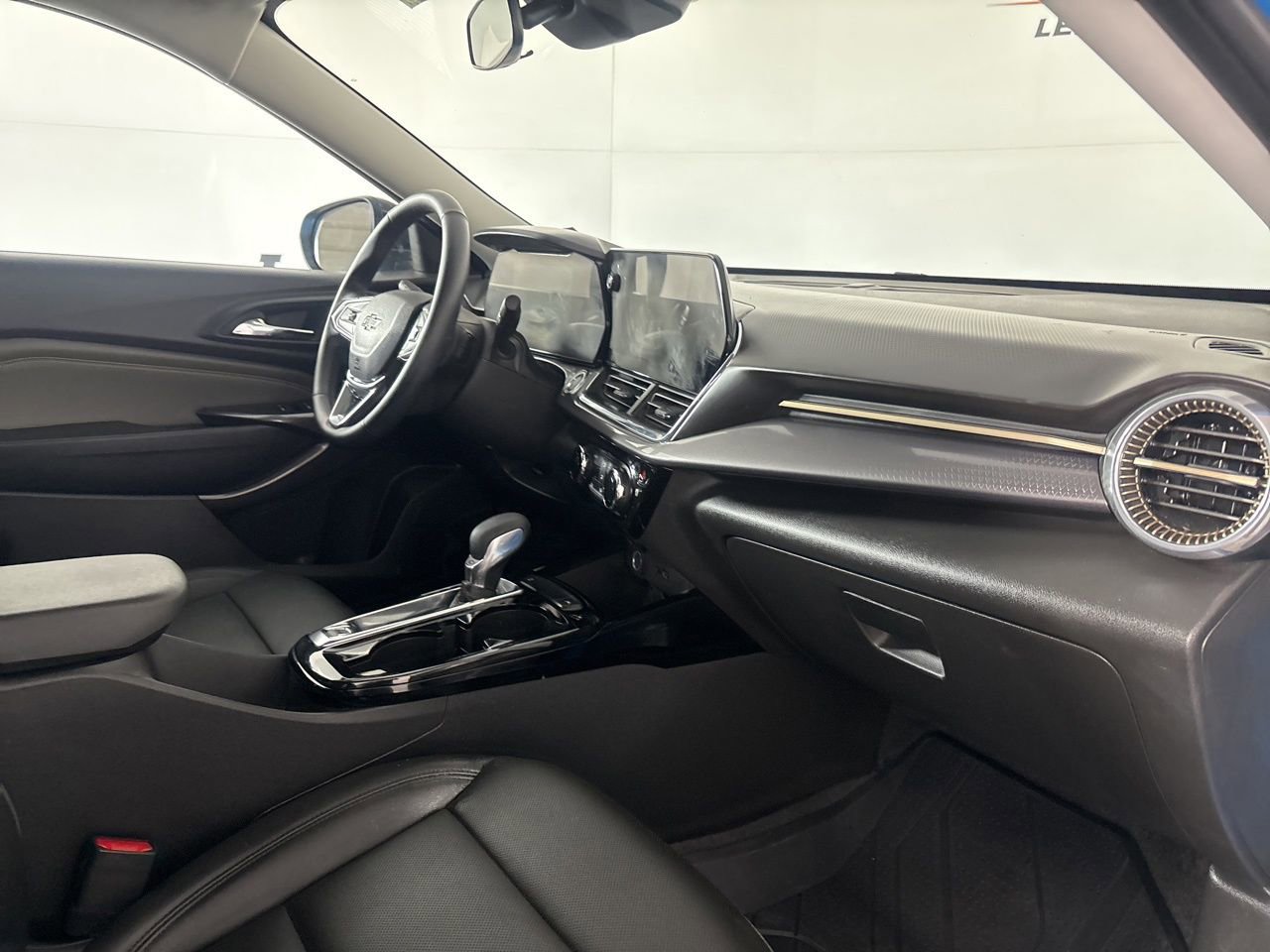 Used 2025 Chevrolet Trax ACTIV FWD image 27