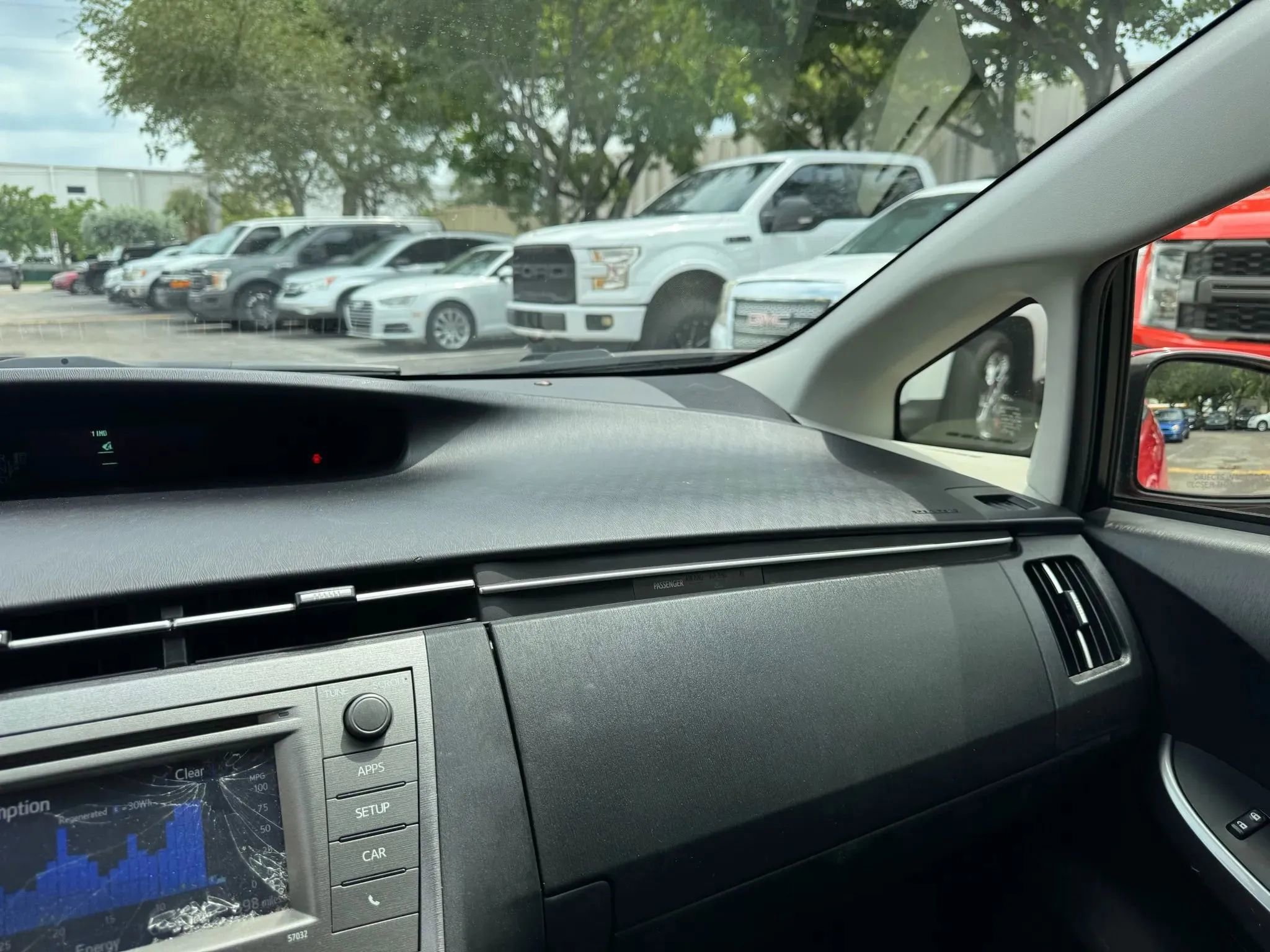 Used 2015 Toyota Prius Five image 19