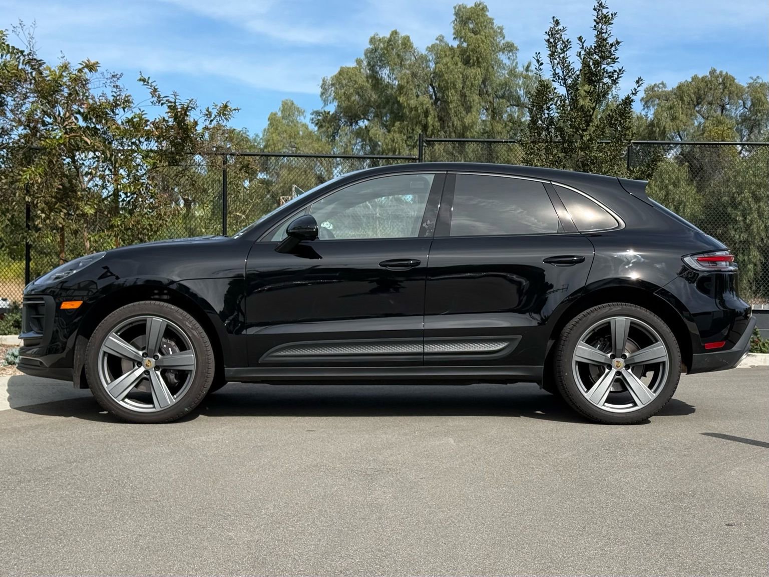 Used 2025 Porsche Macan image 3