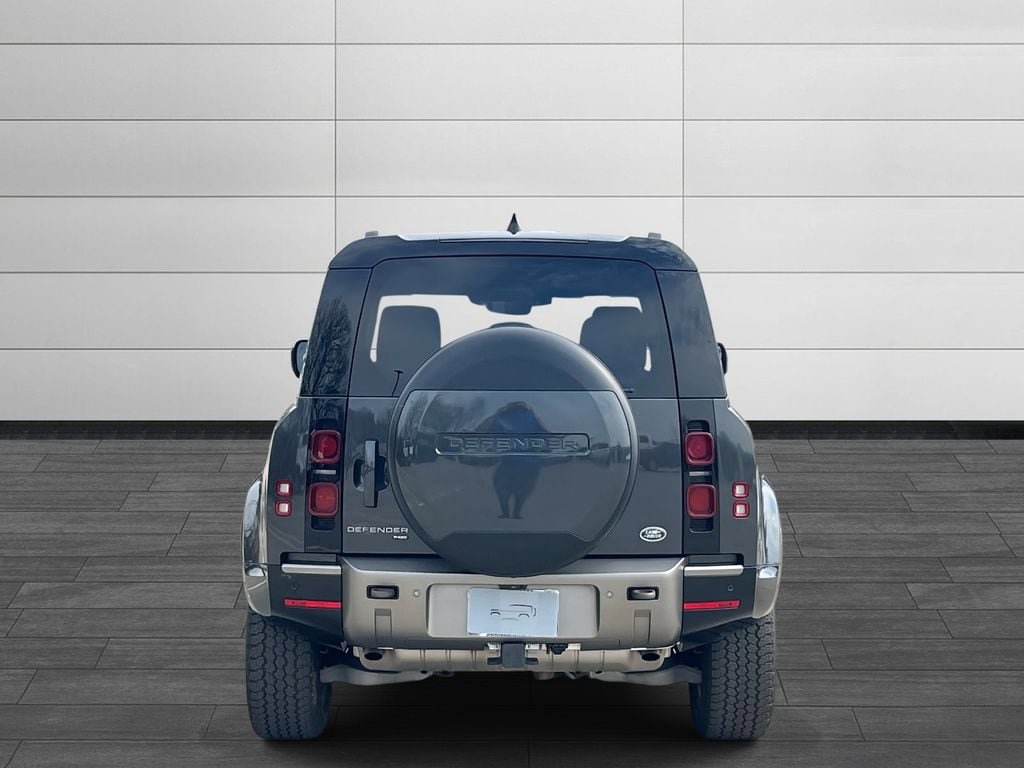 Certified 2023 Land Rover Defender 110 X-Dynamic SE AWD/4WD image 4