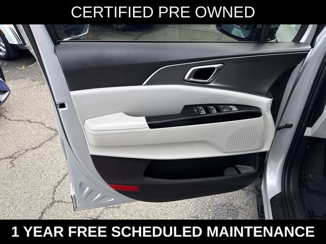 Used 2022 Kia Carnival LX FWD image 12