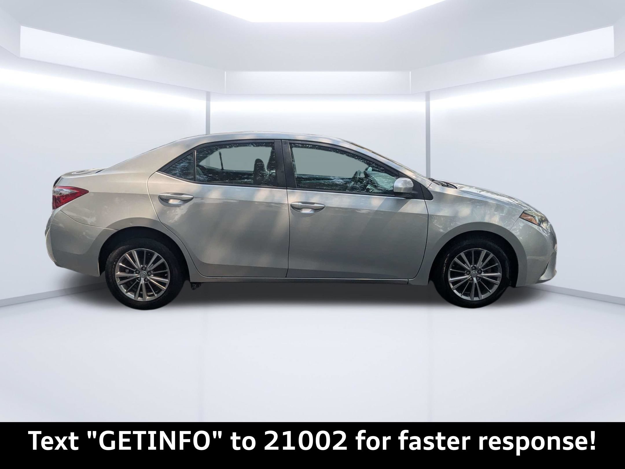 Used 2015 Toyota Corolla LE FWD image 3