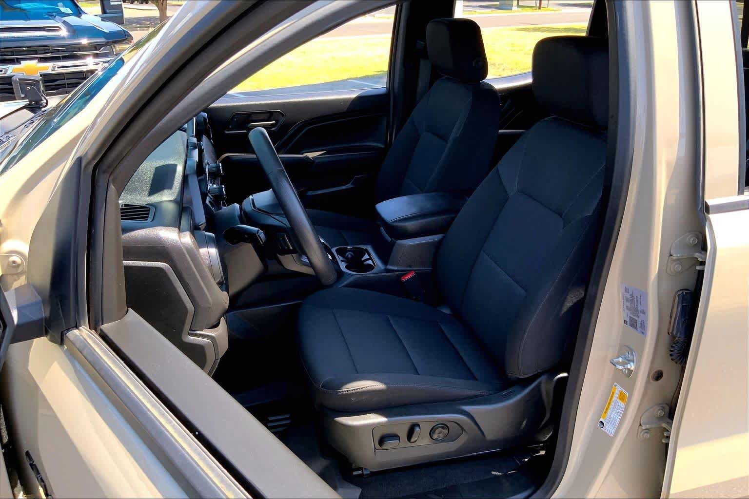Used 2024 Chevrolet Colorado Trail Boss w/ Technology Package AWD/4WD image 8