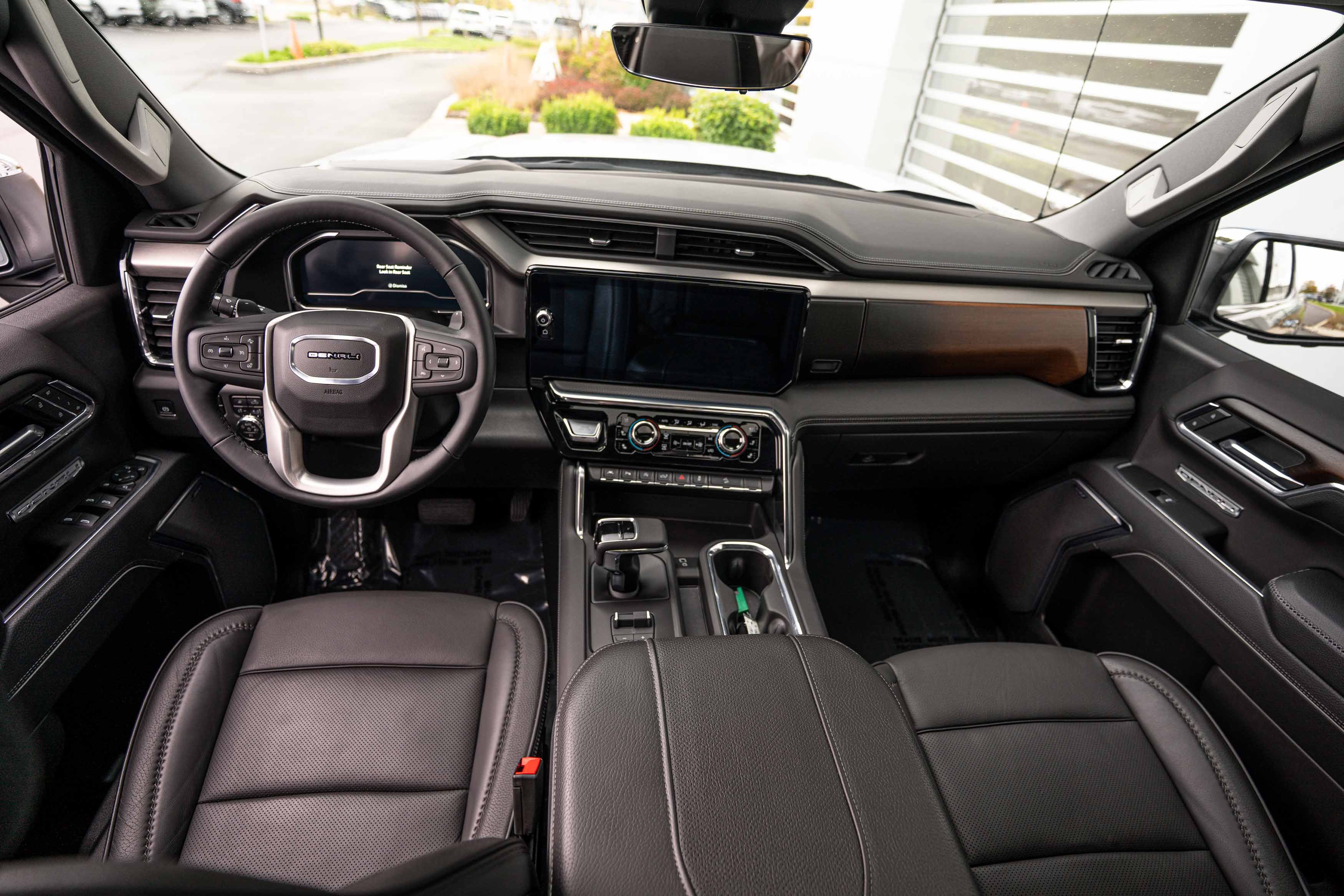 Used 2025 GMC Sierra 1500 Denali w/ Denali Reserve Package AWD/4WD image 10
