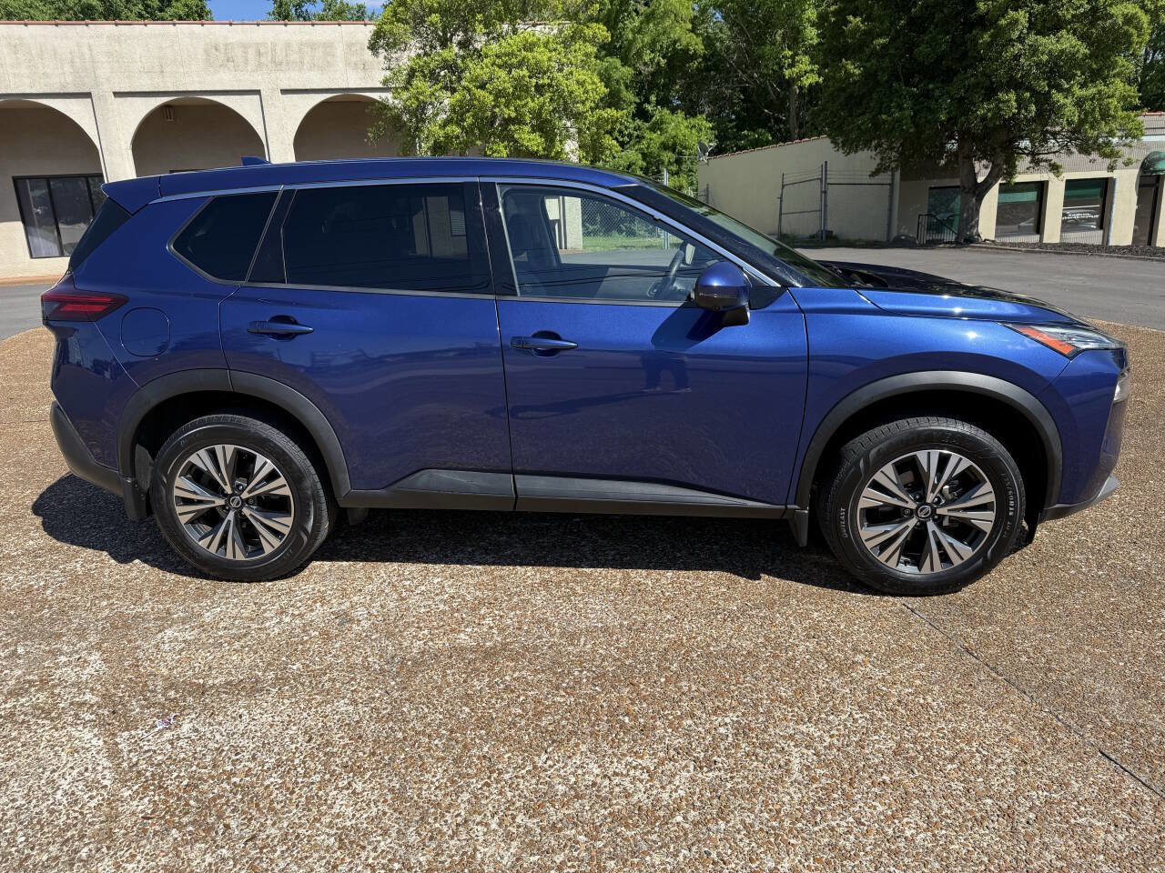 Used 2021 Nissan Rogue SV FWD image 4