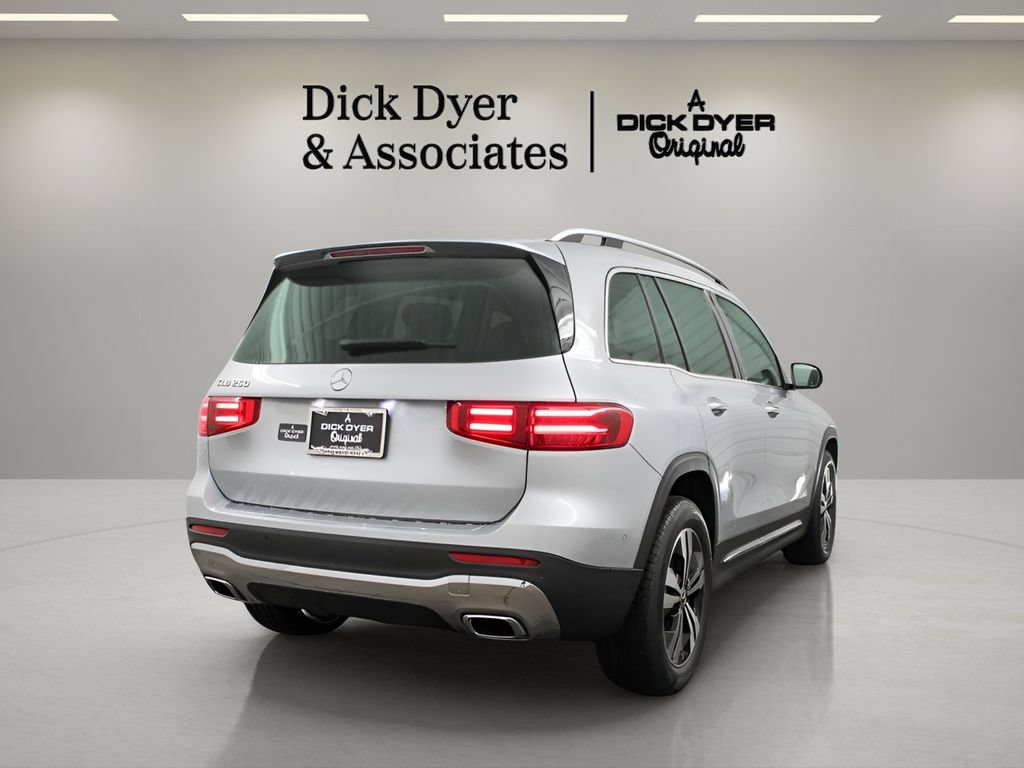 Used 2026 Mercedes-Benz GLB 250 image 3