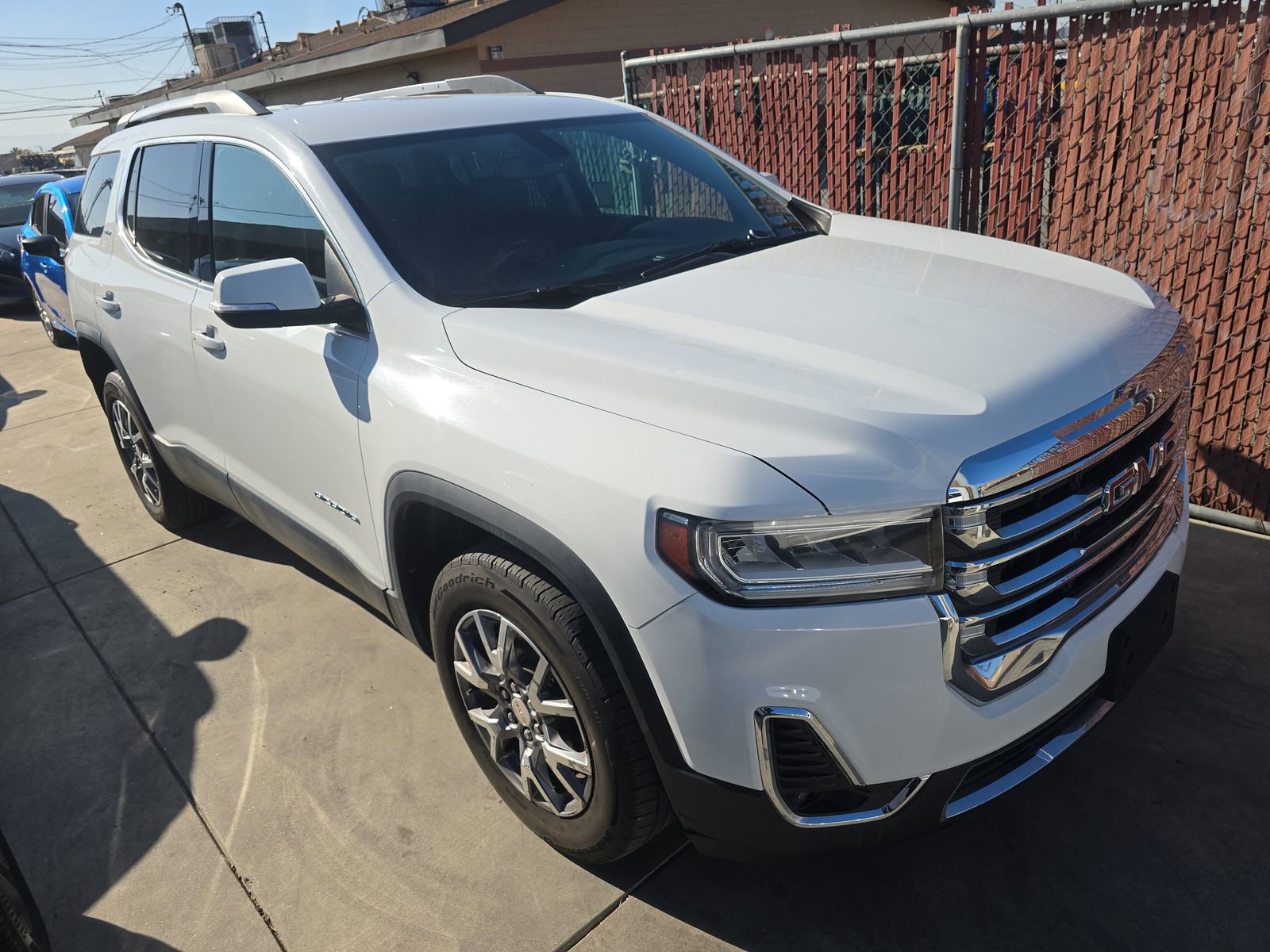 Used 2020 GMC Acadia SLT image 3