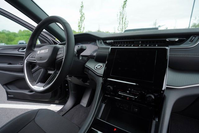 New 2025 Jeep Grand Cherokee Laredo X w/ Luxury Tech Group I image 26