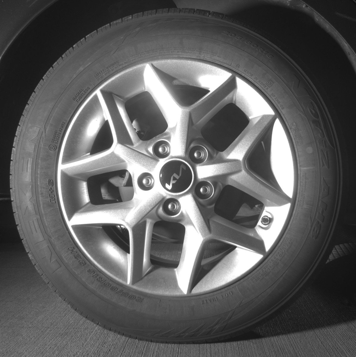 Used 2025 Kia Soul LX w/ LX Technology Package FWD image 15