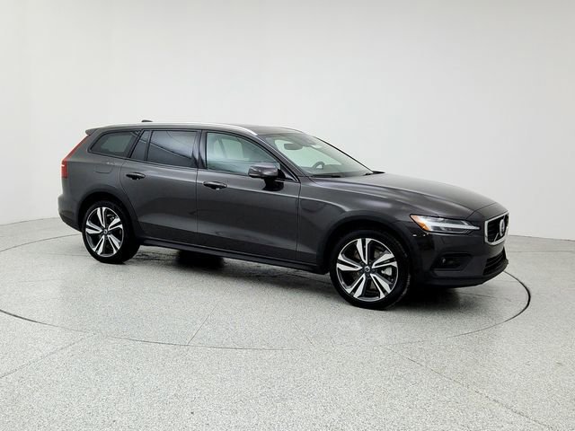 Certified 2025 Volvo V60 B5 Cross Country Plus image 3