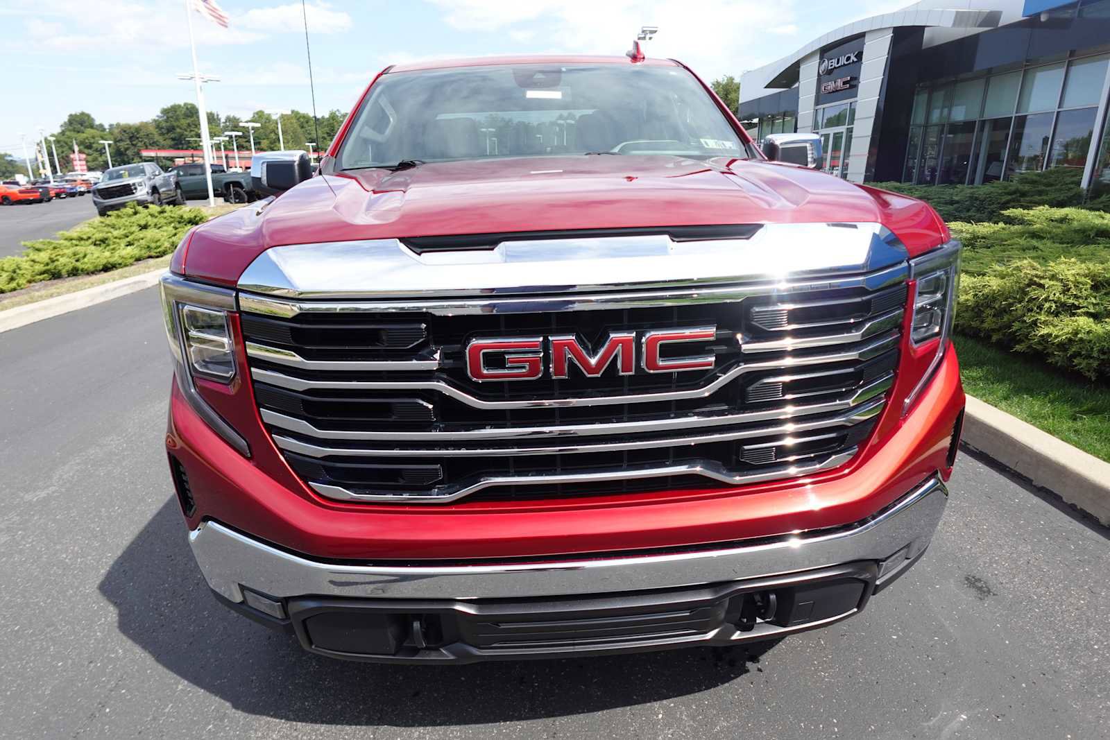 Used 2023 GMC Sierra 1500 SLT w/ SLT Premium Package AWD/4WD image 8