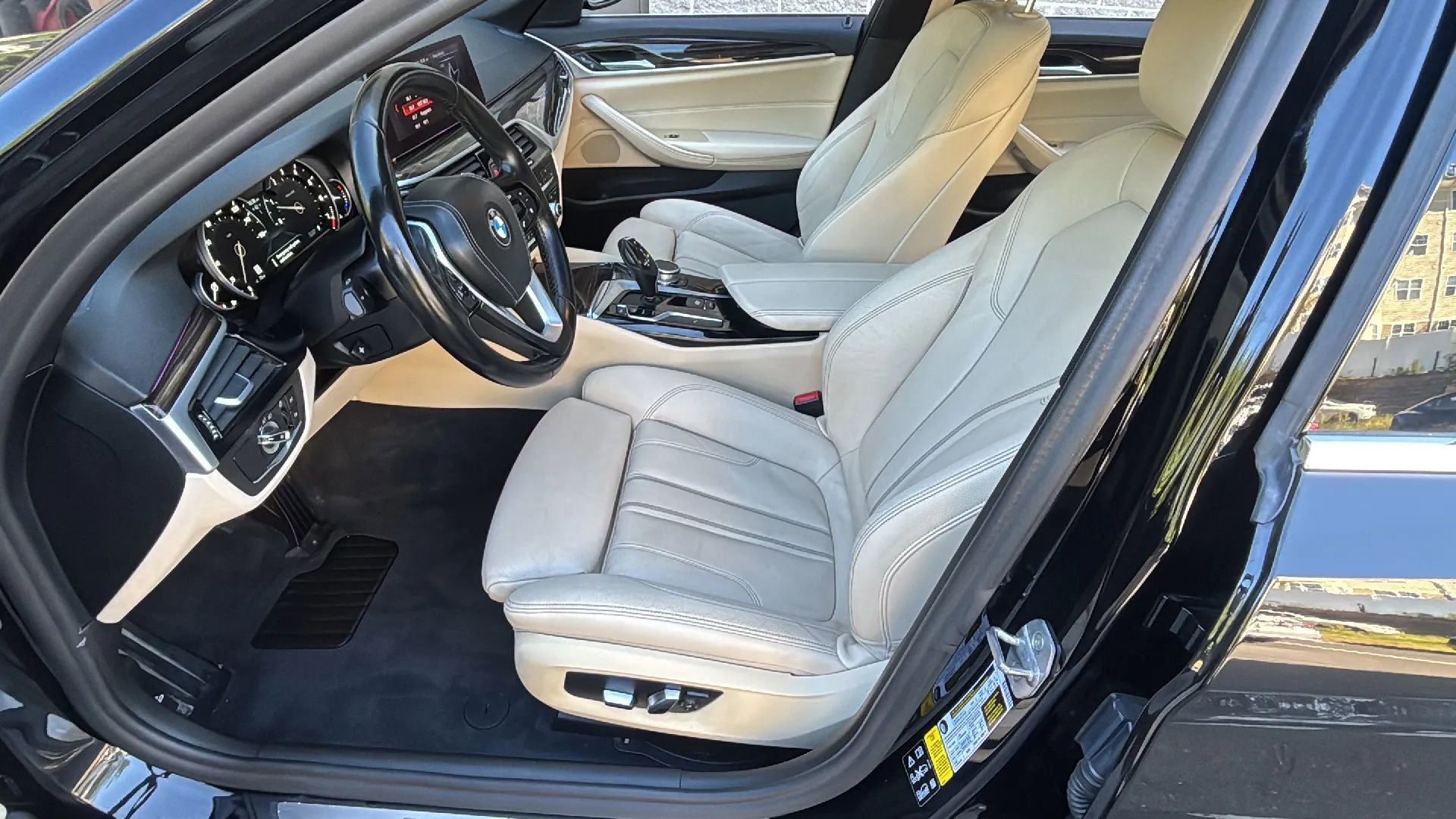 Used 2019 BMW 530i xDrive w/ Convenience Package image 18