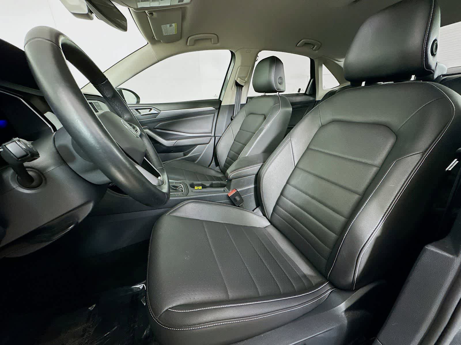 Used 2024 Volkswagen Jetta SE FWD image 12