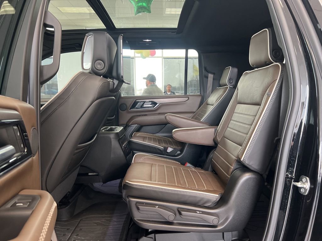 Used 2026 GMC Yukon XL Denali Ultimate w/ LPO, Illumination Package image 30