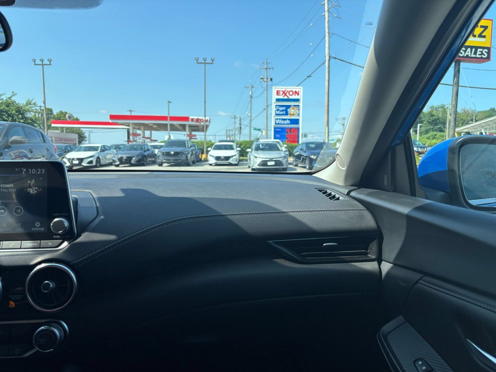 Used 2025 Nissan Sentra SV FWD image 33