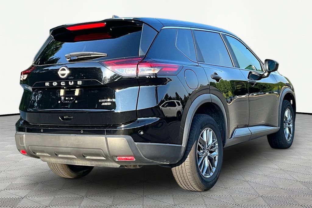 Used 2024 Nissan Rogue S AWD/4WD image 6