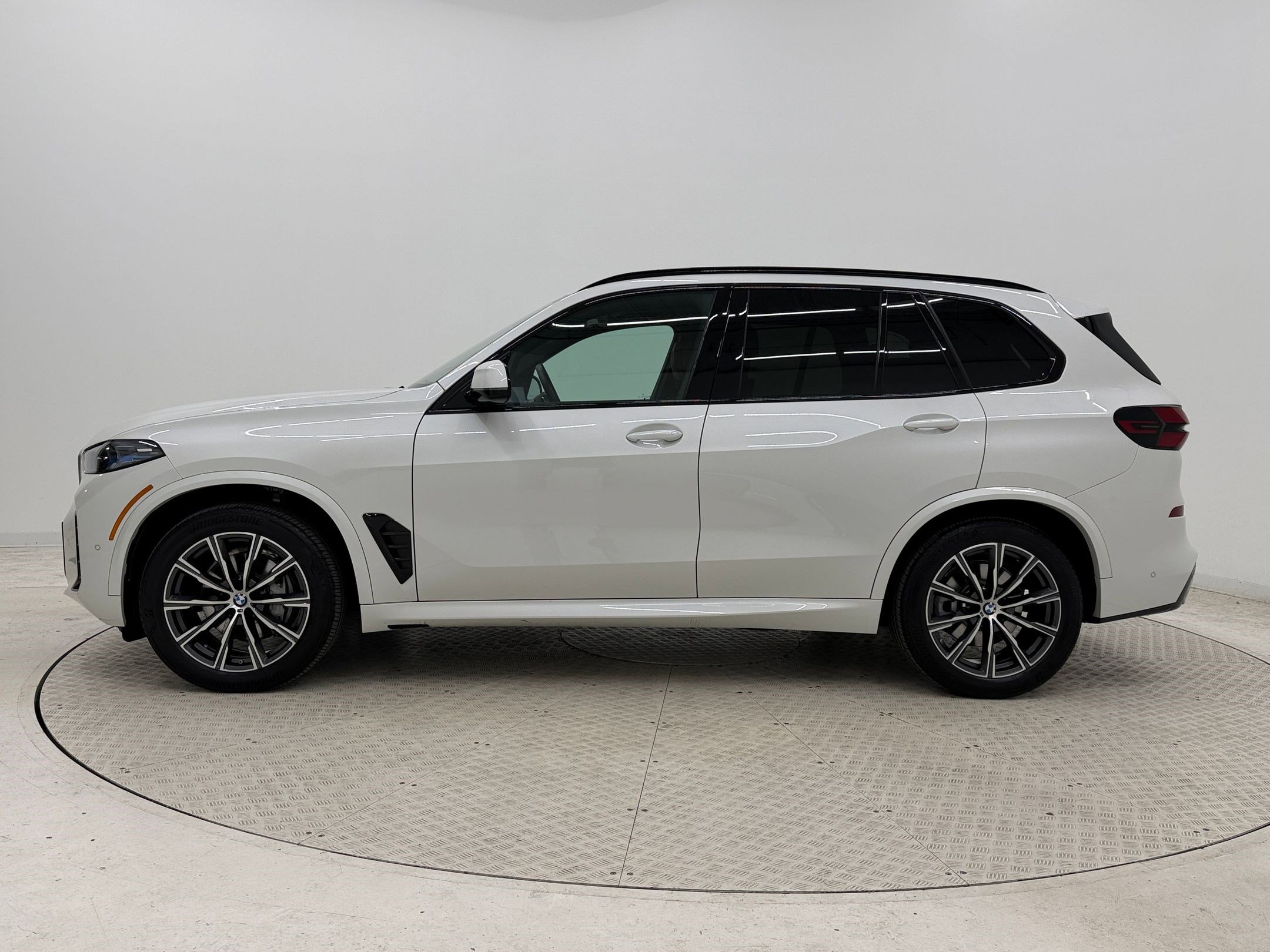 Certified 2026 BMW X5 xDrive40i image 2