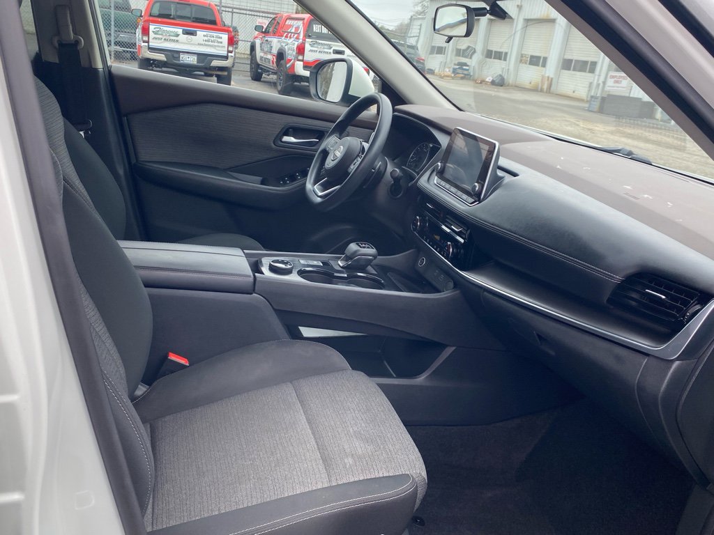 Used 2022 Nissan Rogue SV image 14