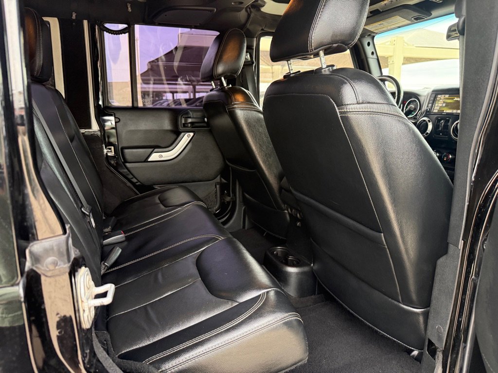 Used 2017 Jeep Wrangler Unlimited Sahara w/ Mopar Chrome Edition Group AWD/4WD image 16