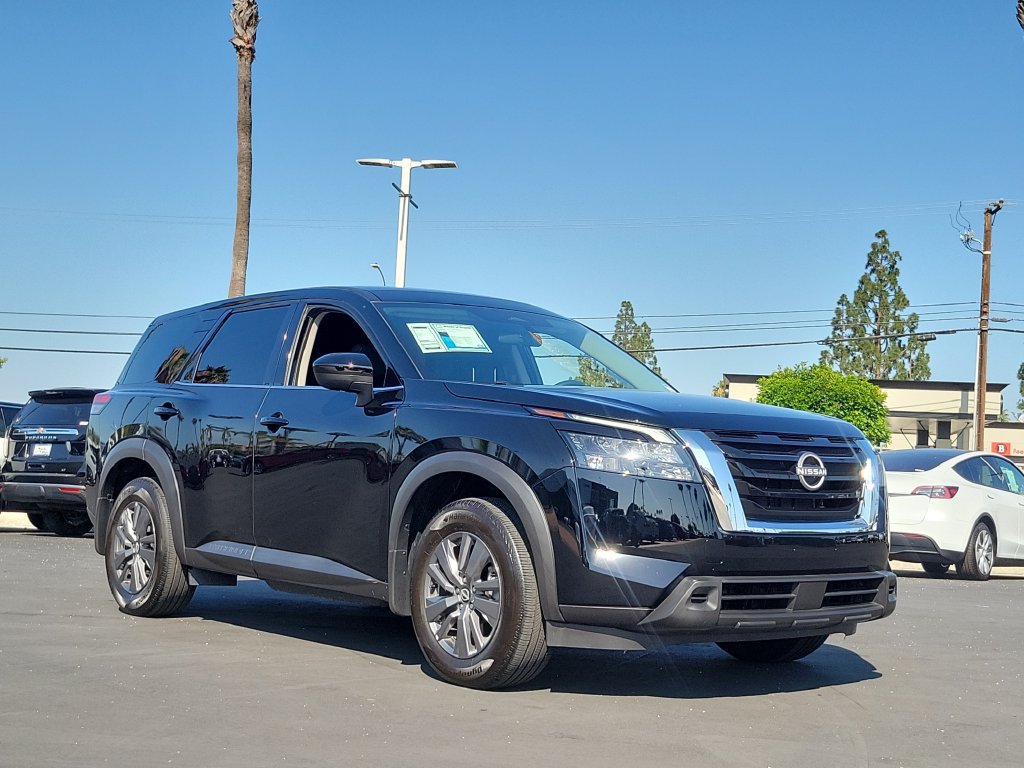 Used 2025 Nissan Pathfinder S FWD image 34
