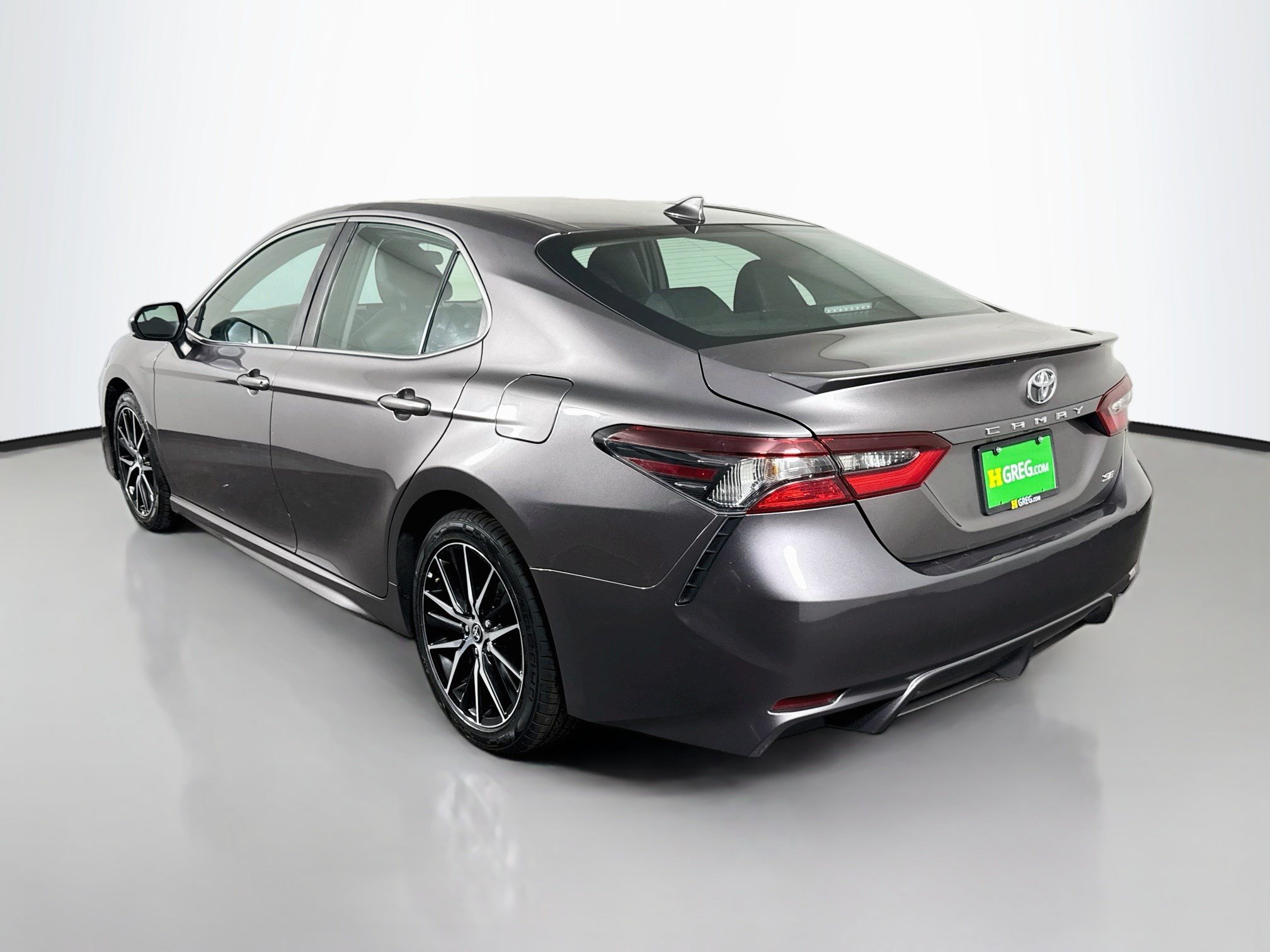 Used 2021 Toyota Camry SE w/ Carpet Mat Package (TMS) FWD image 7